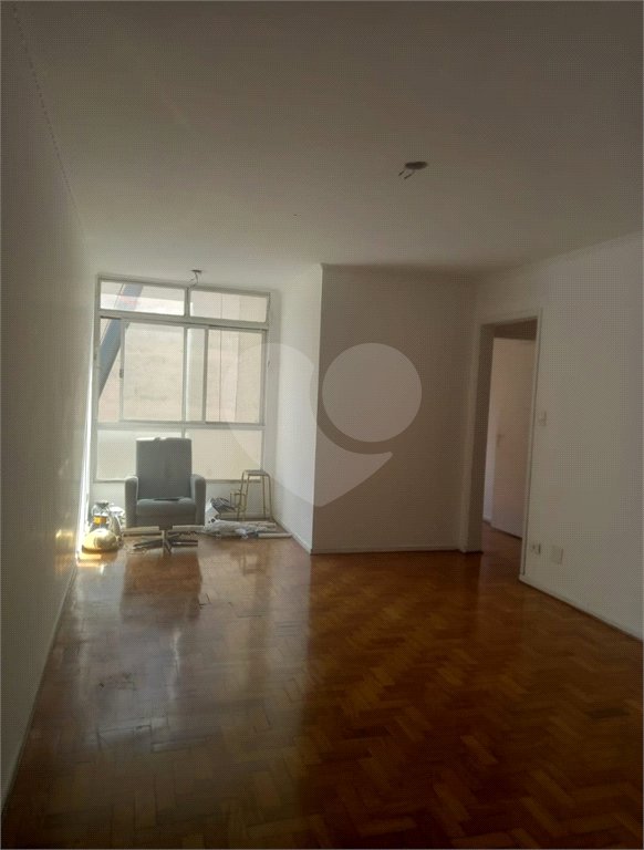 Apartamento no Paraiso, com 2 dormitórios, 02 banheiros, sala estar e jantar,