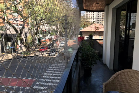 Apartamento à venda com 4 quartos, sendo 3 suítes, em Indianópolis, São Paulo, SP