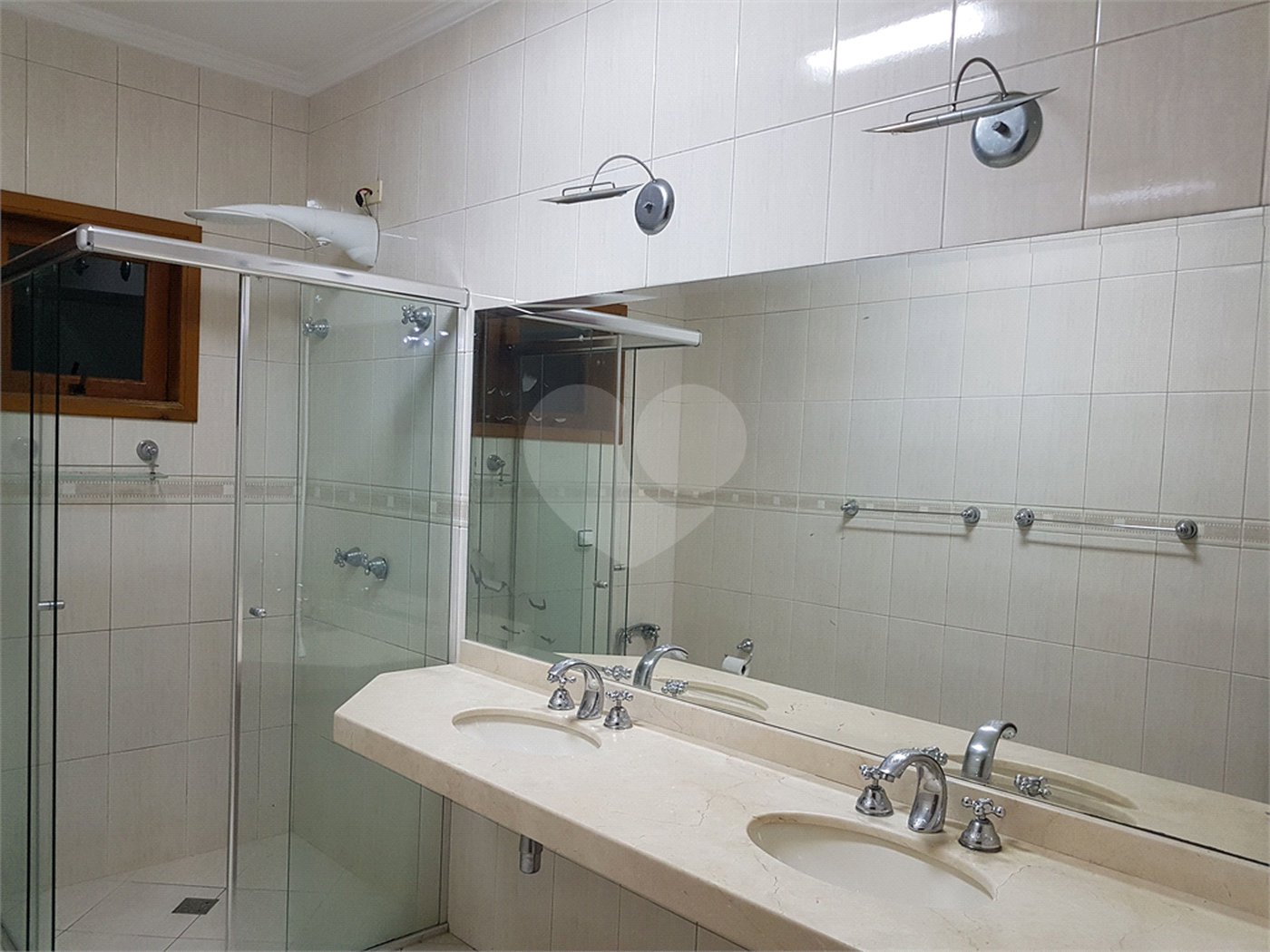 Casa à venda com 4 quartos, sendo 2 suítes, no condomínio Alpes da Cantareira, Mairiporã - SP