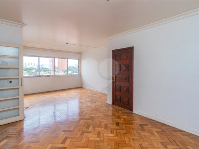 Apartamento à venda com 3 quartos, sendo 1 suíte,  em Campo Belo, São Paulo, SP