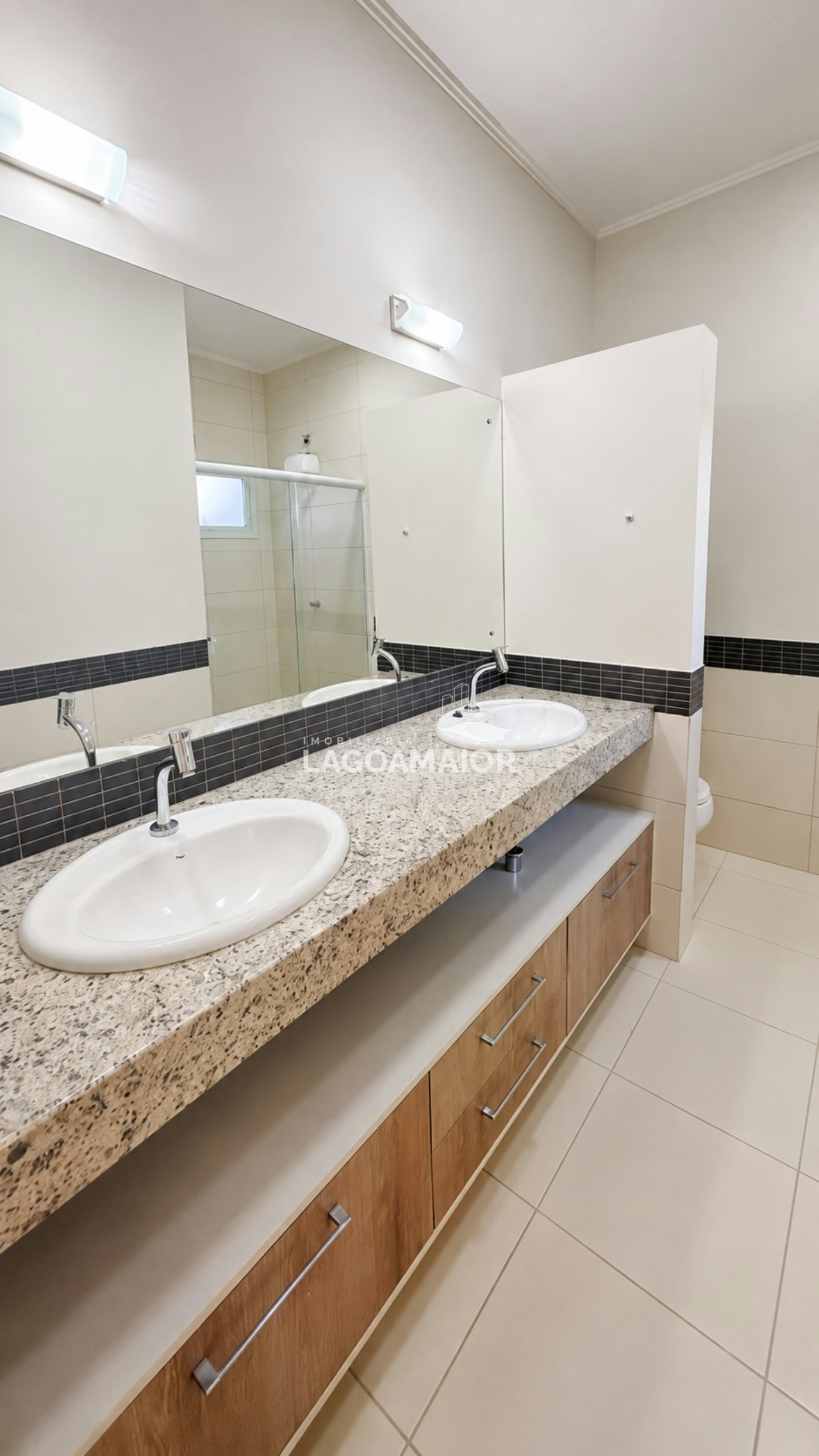 Casa à venda com 3 quartos, sendo 1 suíte, no condomínio Portal das Àguas, Três Lagoas - MS