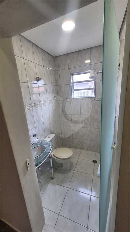 Sobrado à venda com 3 quartos, sendo 1 suíte, em Jardim Las Vegas, Santo André, SP