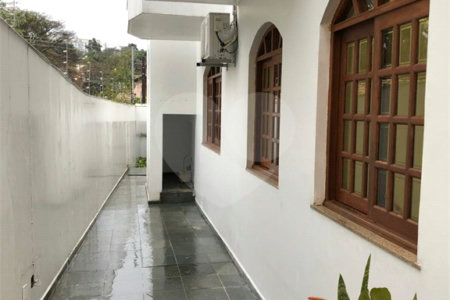 Sobrado à venda com 4 quartos, sendo 3 suítes, em Alto da Boa Vista, São Paulo, SP