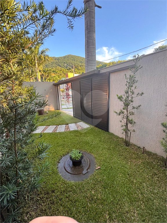 Casa à venda com 3 quartos, sendo 2 suítes, no condomínio Recanto das Palmeiras, Rio de Janeiro - RJ