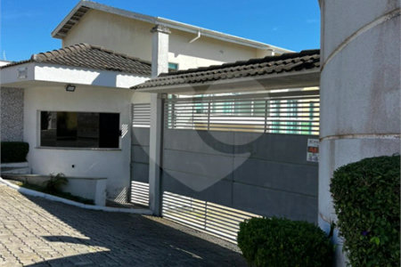 Sobrado à venda com 3 quartos, sendo 1 suíte,  em Vila Suissa, Mogi das Cruzes, SP