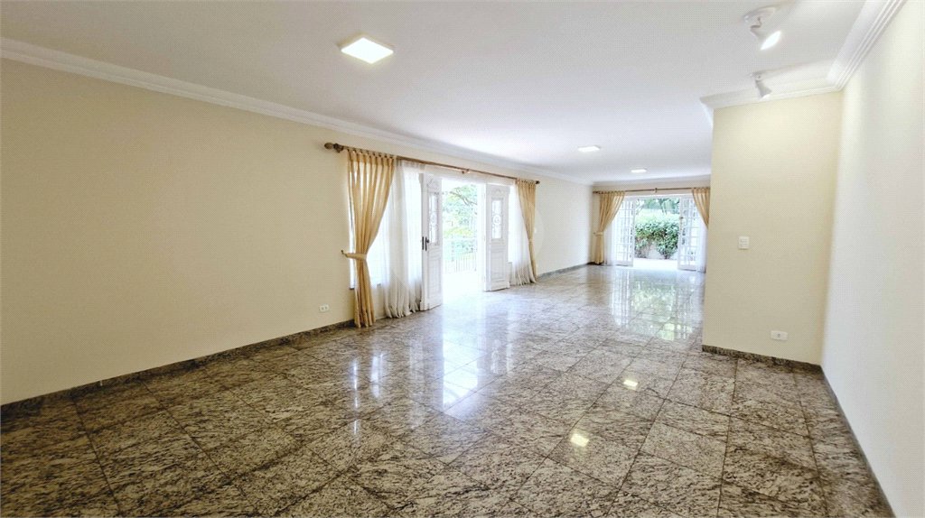 Casa à venda com 4 suítes no condomínio Jardim Vitória Régia, São Paulo - SP