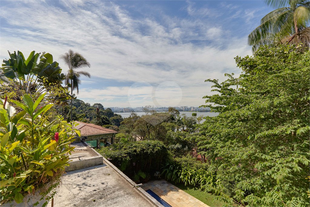 Casa à venda com 3 quartos, sendo 1 suíte, em Guarapiranga, São Paulo, SP