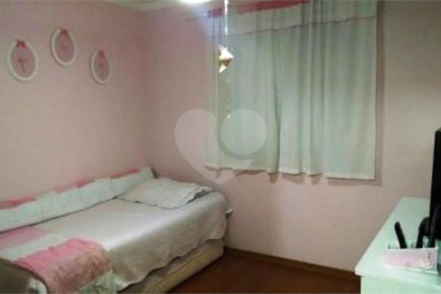 Casa à venda com 3 quartos, sendo 1 suíte, no condomínio Residencial Água Fria, São Paulo - SP
