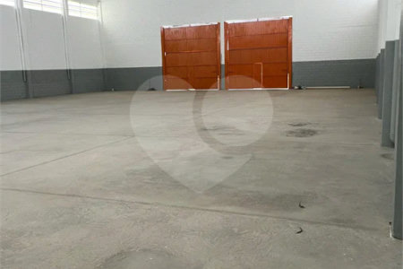 GALPÃO INDUSTRIAL NOVO – 800 M² - Em frente à Rodovia Kanela Forti