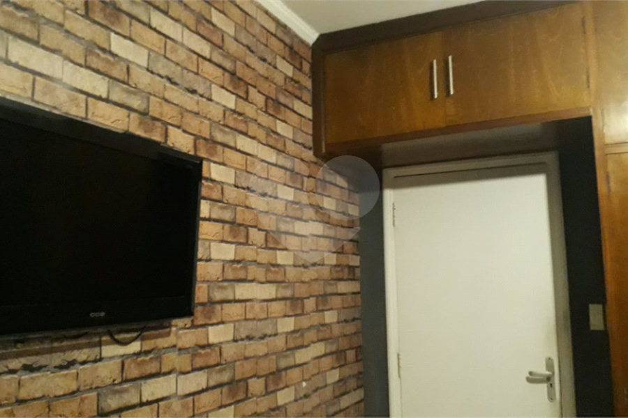 BELA CASA 274 M² C/ 3 QUARTOS 1 SALA 1 COZINHA 3 BANHEIROS 2 VAGAS Para Estacionamento coberta P/ VENDA NA V N Cachoeirinha