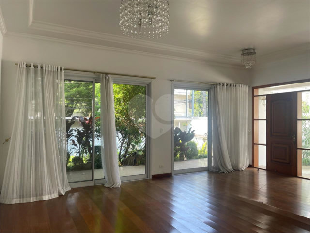 Casa de Vila à venda com 3 quartos, sendo 1 suíte,  em Jardim Hípico, São Paulo, SP