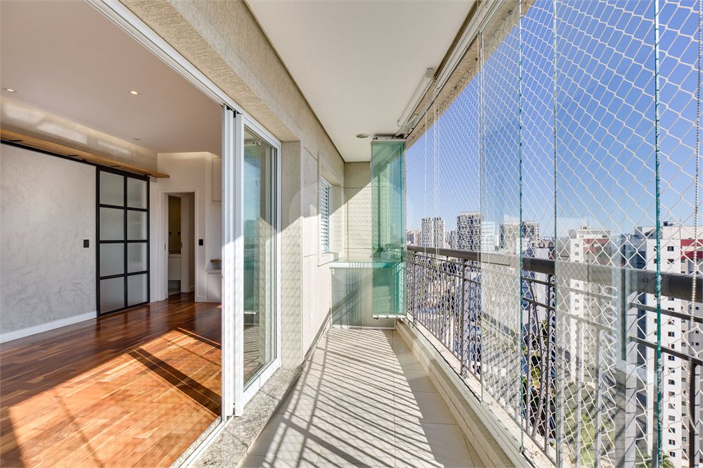 Apartamento à venda com 3 quartos, sendo 1 suíte, em Santo Amaro, São Paulo, SP