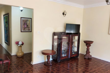 Casa à venda com 4 quartos, sendo 2 suítes, em Jardim São Caetano, São Caetano do Sul, SP
