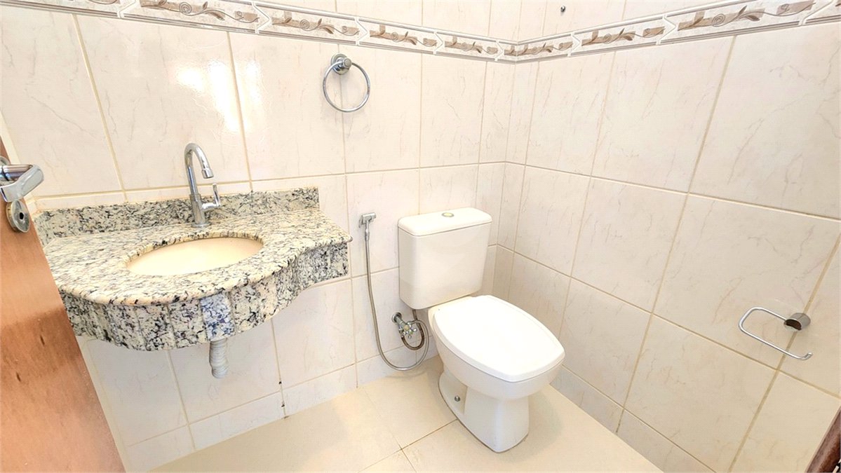 Casa à venda com 3 quartos, sendo 1 suíte, no condomínio Bouganville, Araraquara - SP