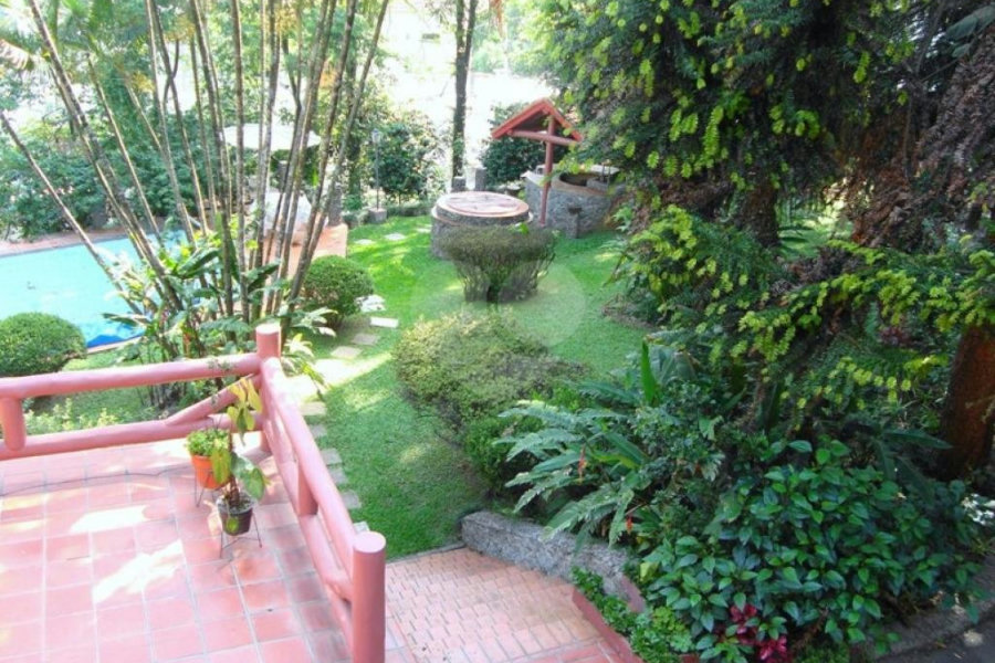 Casa à venda com 3 quartos, sendo 2 suítes, no condomínio Jardim Ibiratiba, São Paulo - SP