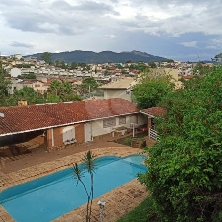 Casa Térrea à venda com 4 quartos, sendo 2 suítes,  em Jardim Paulista, Atibaia, SP