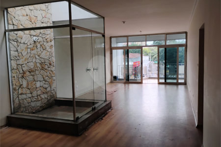 Sobrado à venda com 3 quartos, sendo 1 suíte,  em Jardim Jabaquara, São Paulo, SP