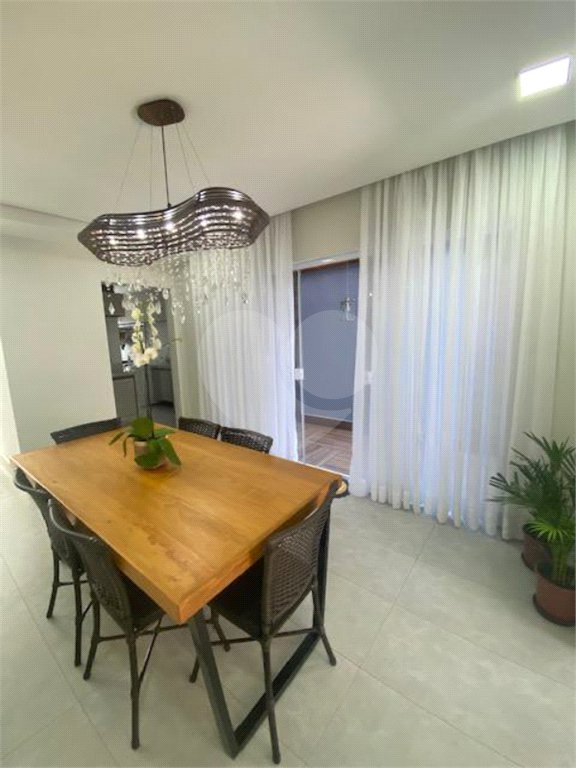 Casa à venda com 3 suítes no condomínio Campos do Conde I, Paulínia - SP