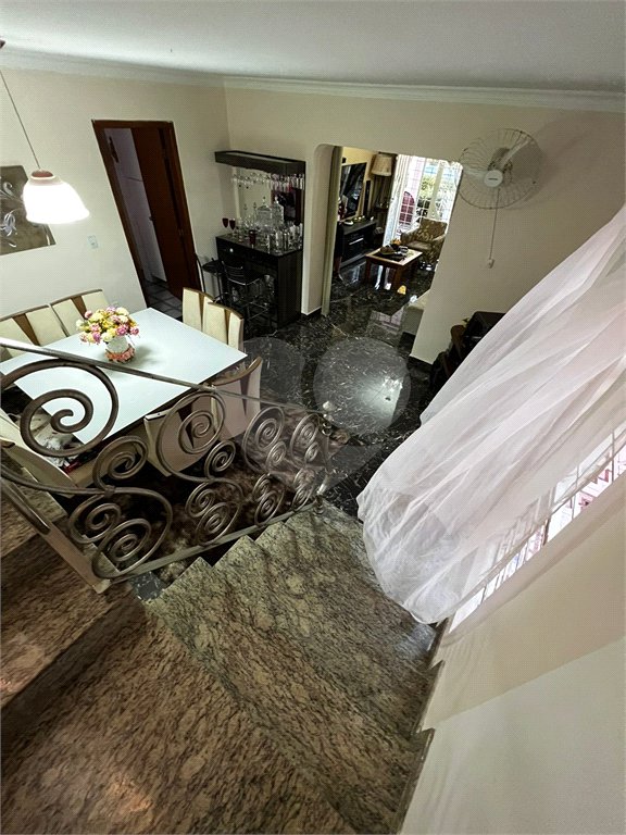 Sobrado à venda com 5 quartos, sendo 1 suíte,  em Cidade Alta, Cuiabá, MT