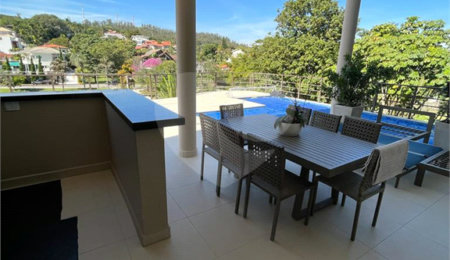 Casa à venda com 6 quartos, sendo 4 suítes,  no condomínio Estância Marambaia, Vinhedo - SP