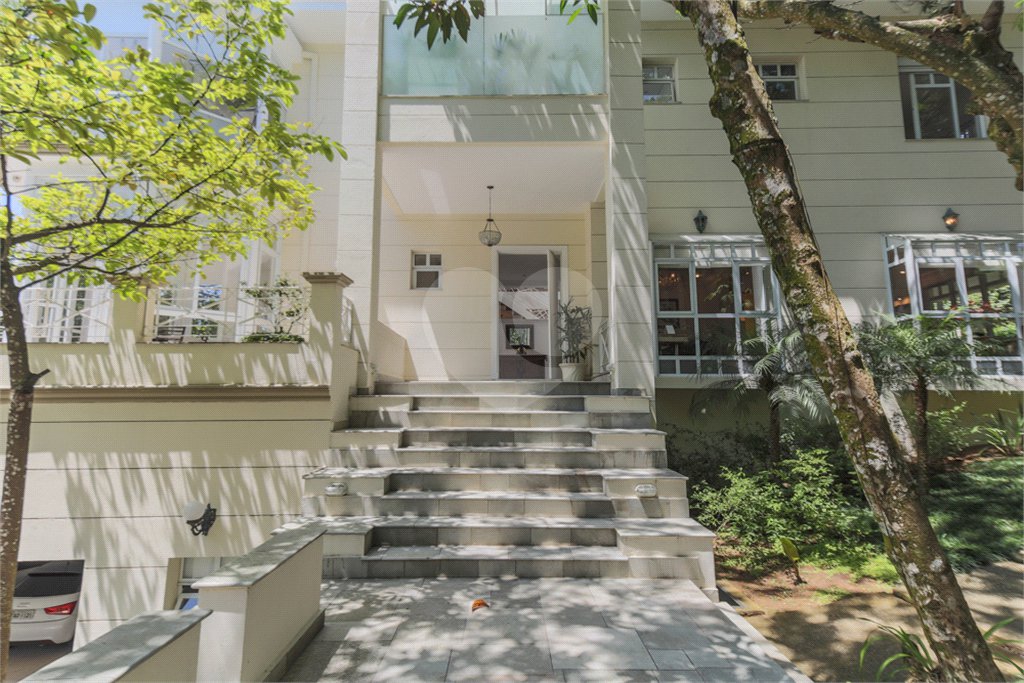 Casa à venda com 5 suítes no condomínio Chácara Flora, São Paulo - SP