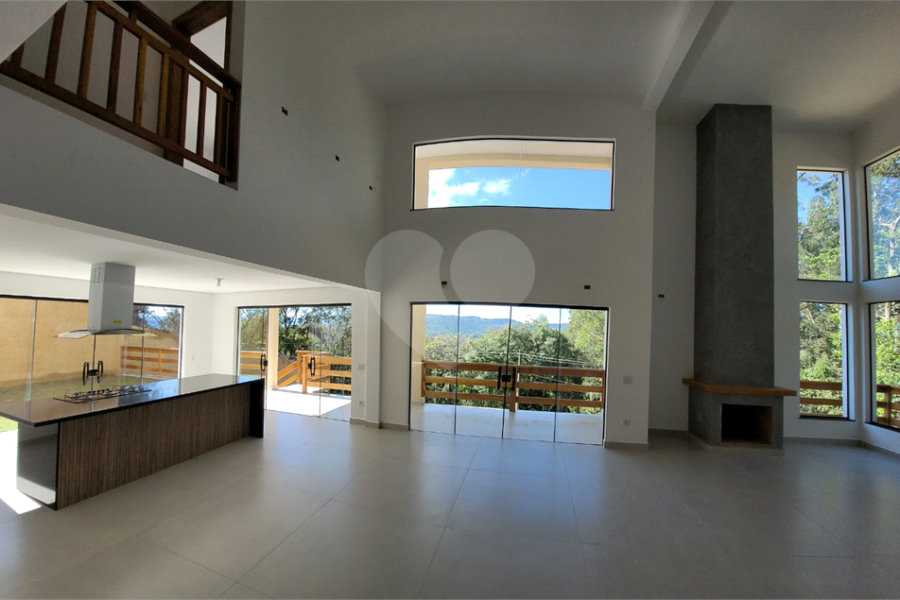 Casa à venda com 4 suítes no condomínio Sausalito, Mairiporã - SP