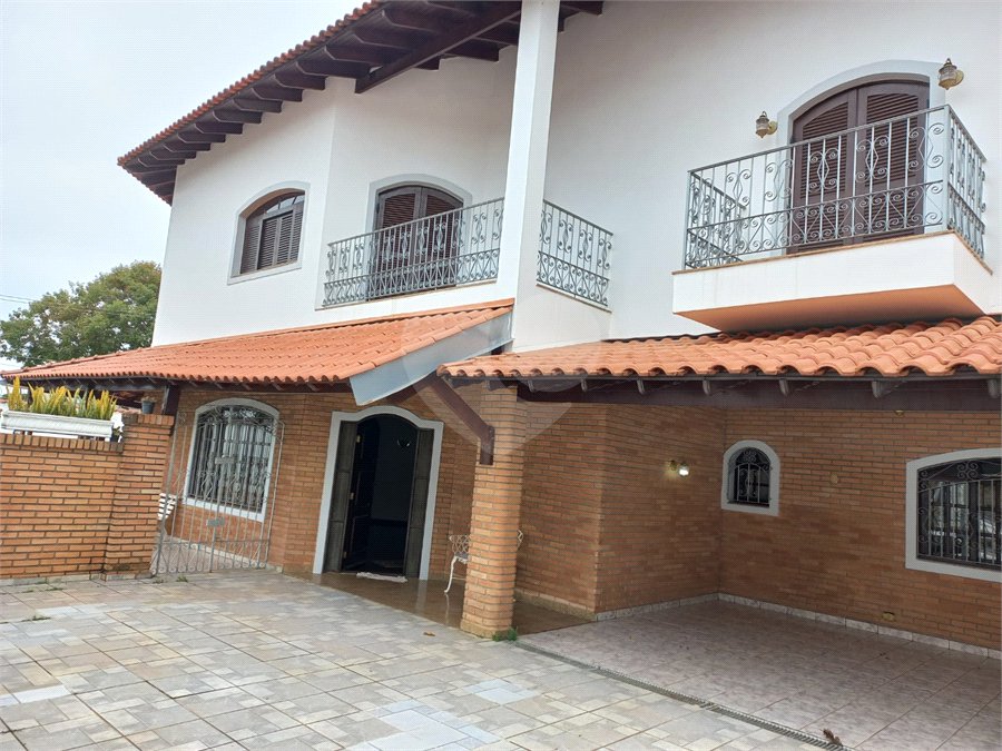 Sobrado à venda ou para alugar com 4 quartos, sendo 1 suíte,  em Barro Branco (zona Norte), São Paulo, SP
