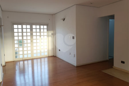 Casa à venda com 4 quartos, sendo 1 suíte,  em Vila Oliveira, Mogi das Cruzes, SP