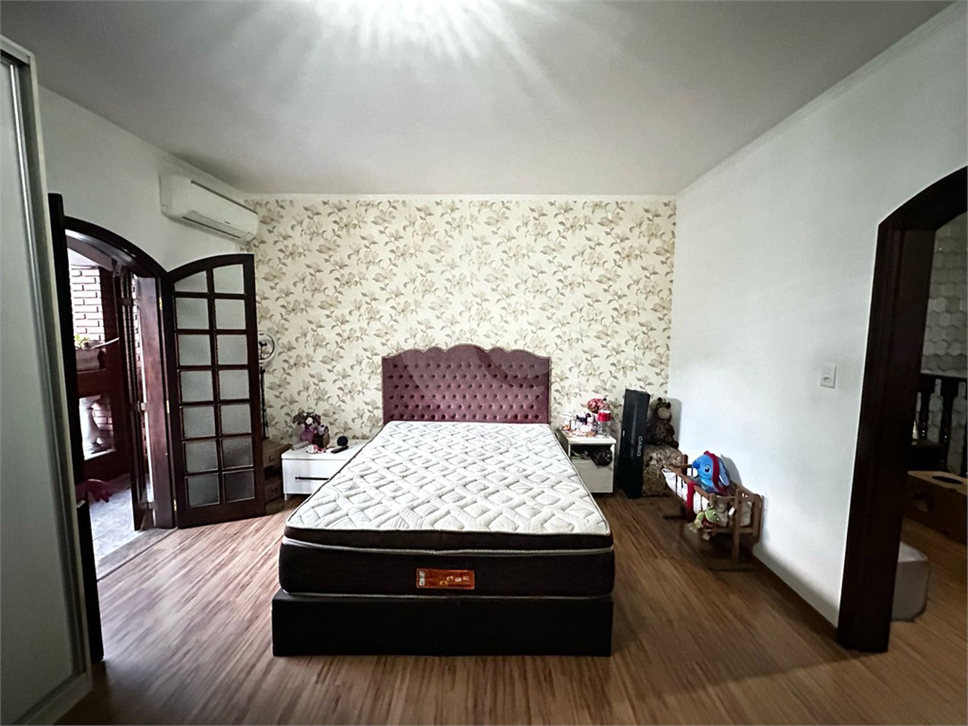 Sobrado à venda com 4 quartos, sendo 2 suítes, em Vila Júlia, Poá, SP