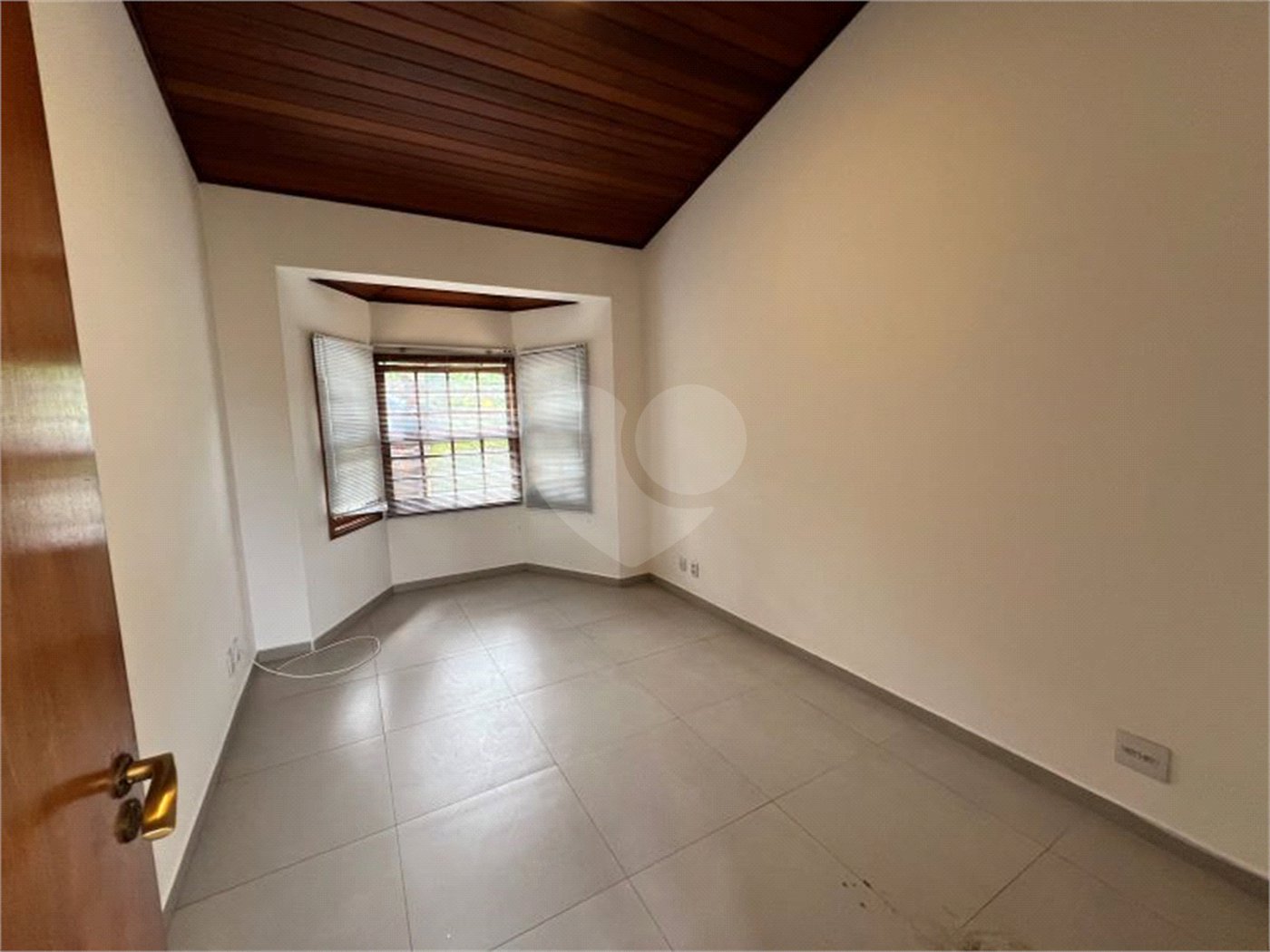 Casa à venda ou para alugar com 4 quartos, sendo 3 suítes, no condomínio Estância Marambaia, Vinhedo - SP