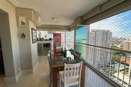 Apartamento à venda com 3 quartos, sendo 1 suíte,  em Santo Amaro, São Paulo, SP