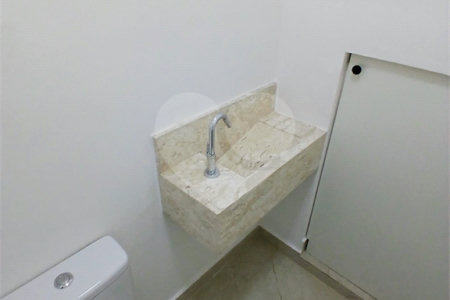 Casa à venda com 3 quartos, sendo 1 suíte, no condomínio Res Saint Honoré, São Paulo - SP