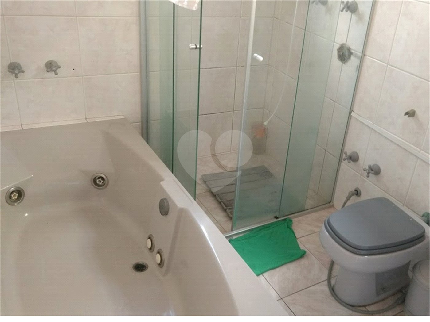 Sobrado à venda com 4 quartos, sendo 2 suítes, em Tremembé, São Paulo, SP