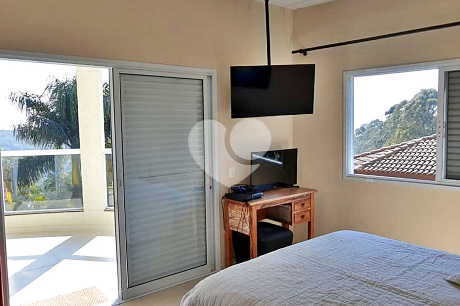 Casa à venda com 4 suítes no condomínio Parque Petrópolis 4 Secção, Mairiporã - SP