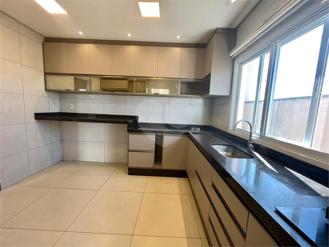 Casa à venda com 3 suítes no condomínio Campos do Conde, Sorocaba - SP