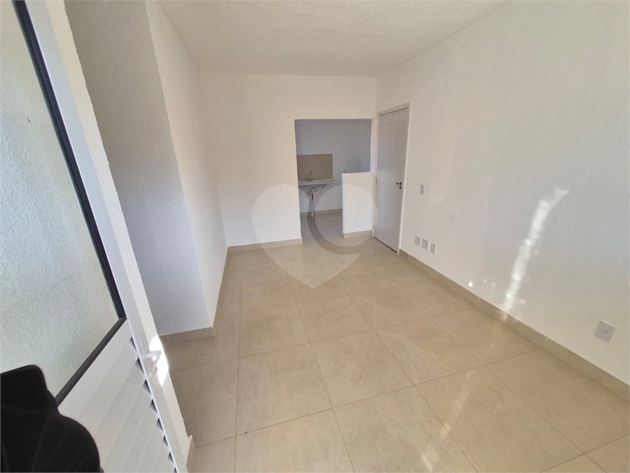 Indaiatuba - Sp - Vila Vic Florença - R$ 290.000,00 - Apartamento de 48m²,, no andar de cima, dois quartos, um banheiro, cozinha e sala, uma vaga de garagem. Condomínio fechado. Apartamento está do jeito que foi entregue . Area de lazer no condominio - Área do condomínio: Churrasqueira