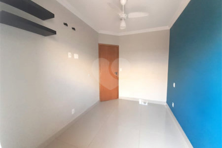 Casa à venda com 3 quartos, sendo 1 suíte, no condomínio Apeu, São Paulo - SP