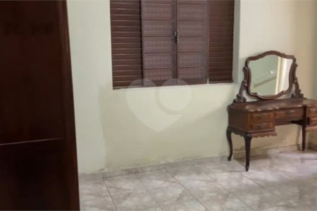 Casa à venda com 3 quartos, sendo 1 suíte,  no Centro, Salto, SP