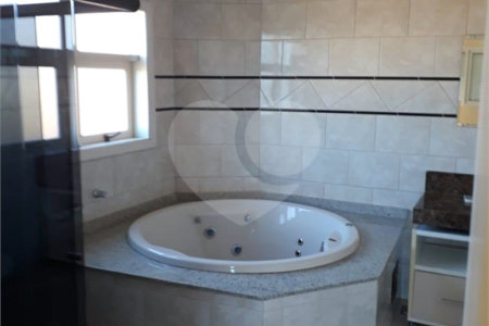 Sobrado à venda com 3 quartos, sendo 1 suíte,  em Condomínio Residencial Terras do Caribe, Valinhos, SP