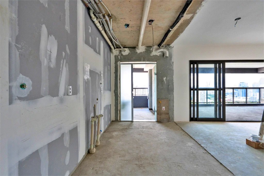 Apartamento à venda com 4 quartos, sendo 2 suítes,  em Jardim das Acácias, São Paulo, SP