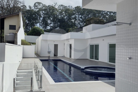 Casa à venda com 4 suítes no condomínio Estância Marambaia, Vinhedo - SP