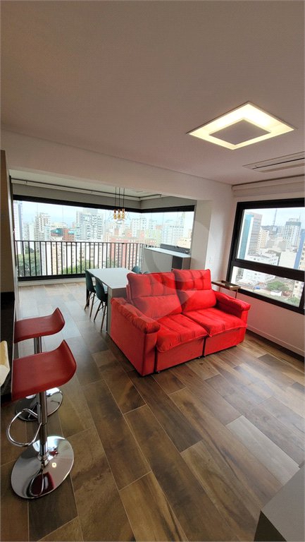 Apartamento de 2 quartos mobiliado à venda no Paraíso