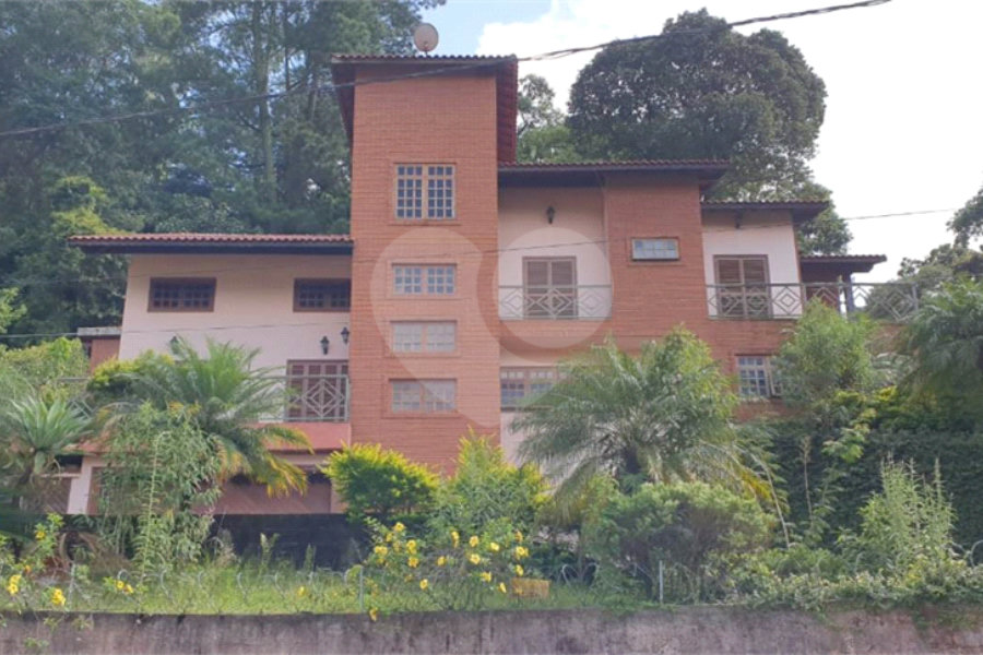 Sobrado à venda ou para alugar com 5 quartos, sendo 3 suítes, em Serra da Cantareira, São Paulo, SP