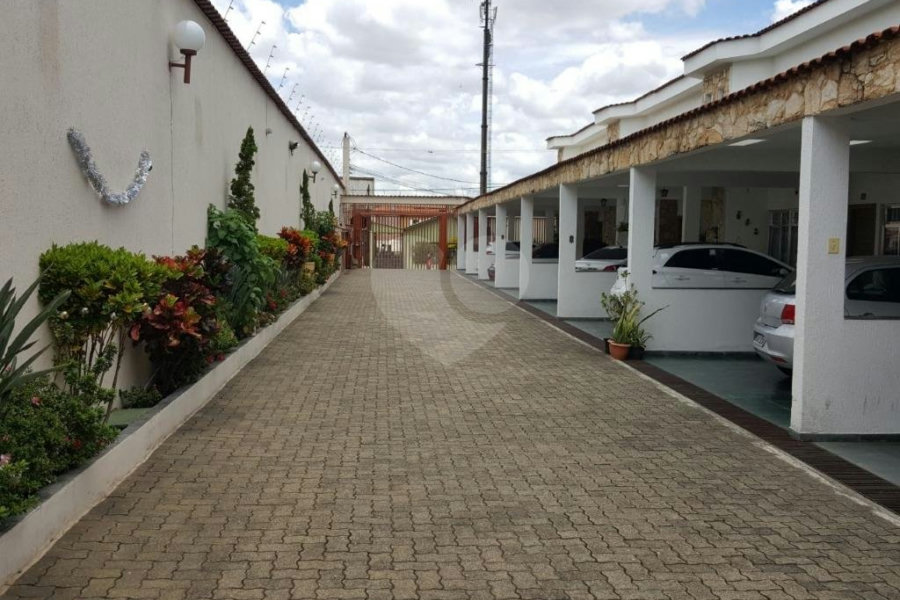 Casa à venda com 3 suítes no condomínio Village, São Paulo - SP