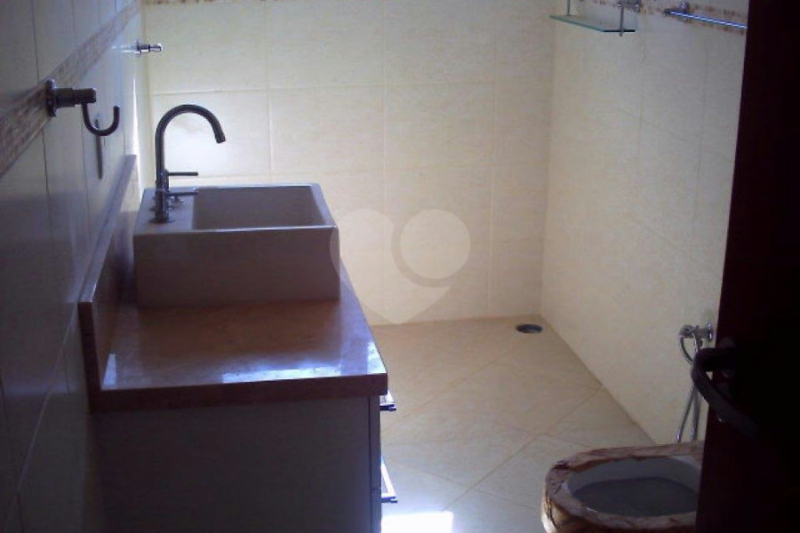 Sobrado à venda com 3 quartos, sendo 1 suíte, em Vila Irmãos Arnoni, São Paulo, SP