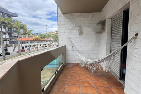 Apartamento à venda com 3 quartos, sendo 1 suíte,  em Vila Nova, Cabo Frio, RJ