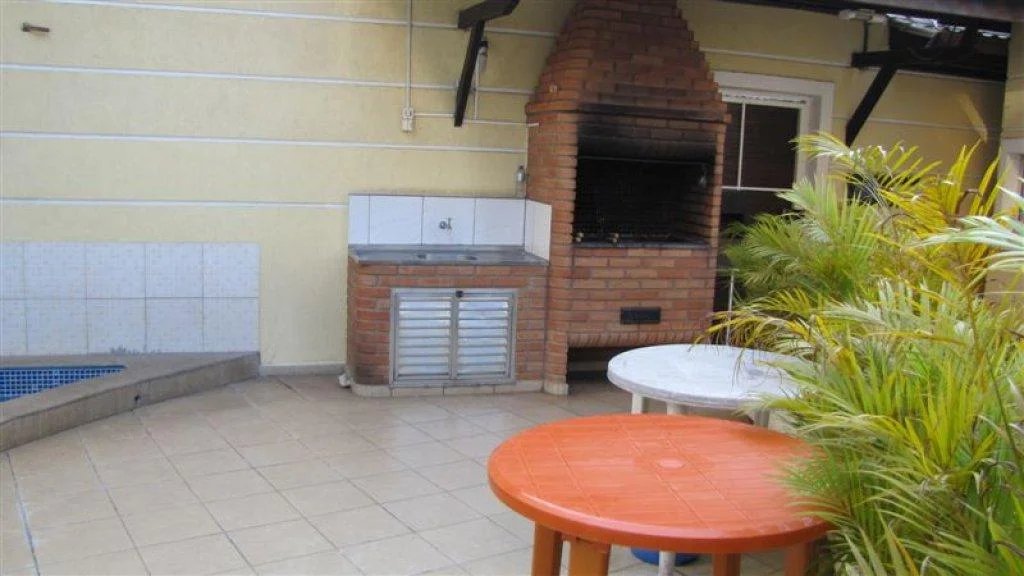 Casa à venda com 3 quartos, sendo 1 suíte, no condomínio Villa Jardim Sul, São Paulo - SP
