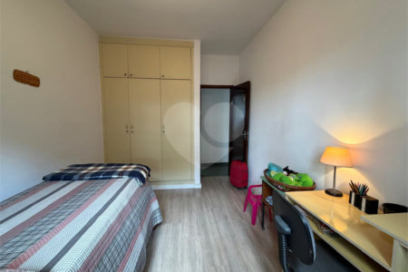 Casa à venda com 4 quartos, sendo 1 suíte, no condomínio Taquaral, São Paulo - SP