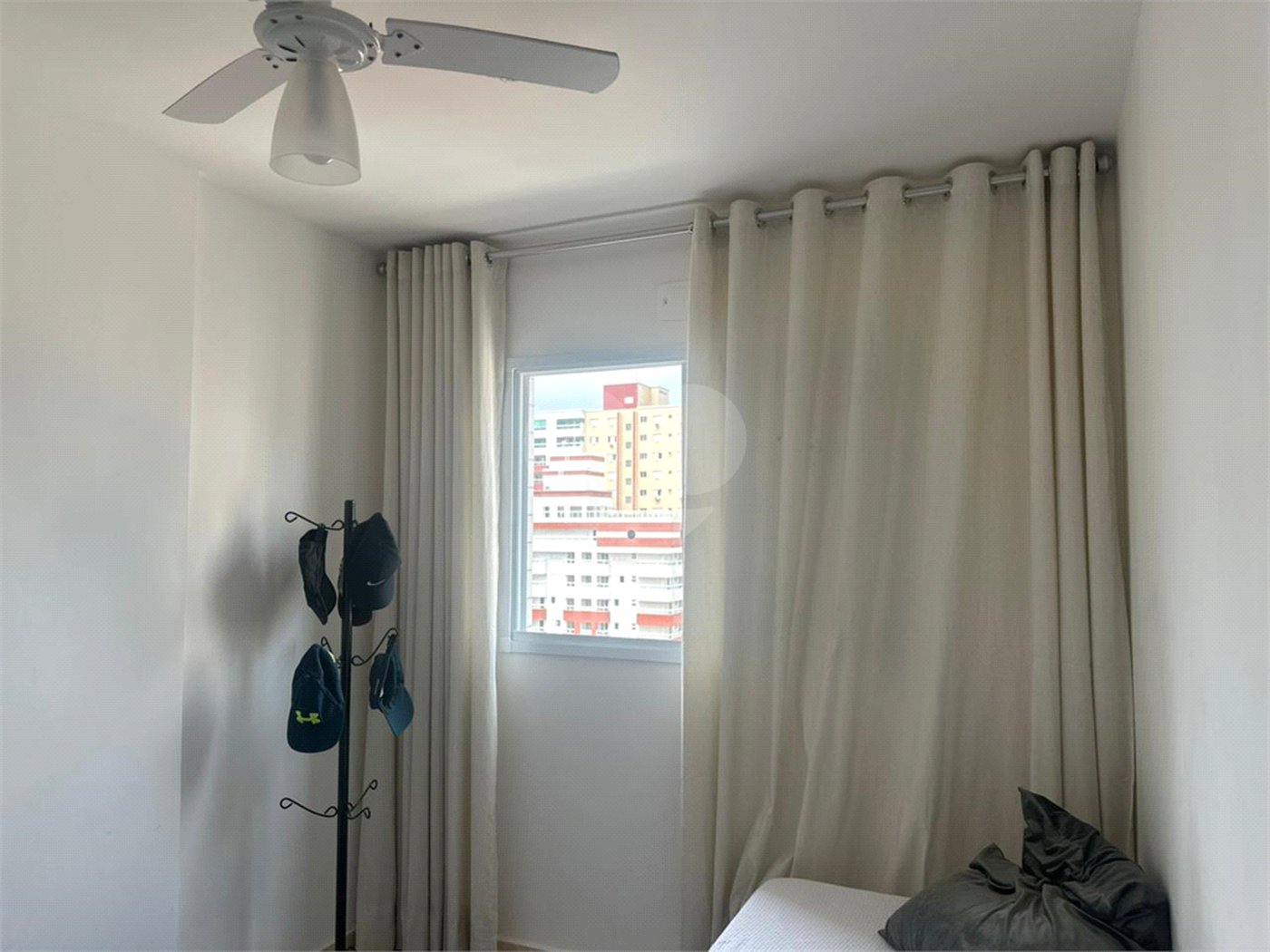 Apartamento à venda ou para alugar com 2 quartos, sendo 1 suíte,  em Guilhermina, Praia Grande, SP