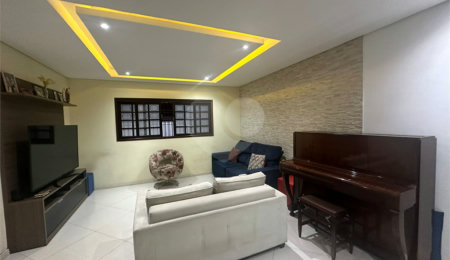 Sobrado à venda com 3 quartos, sendo 1 suíte,  em Chora Menino, São Paulo, SP